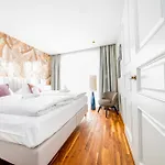 Arielle Fabius Apartment *